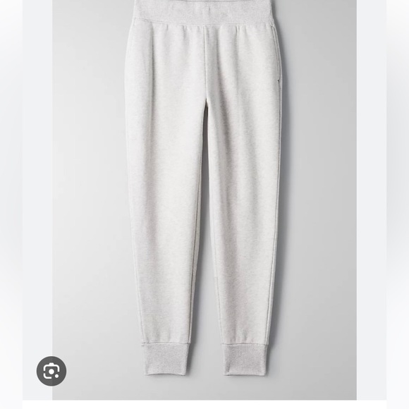 Aritzia Perfect Pocket Joggers - Picture 6 of 7
